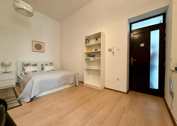 Gracia Apartment House